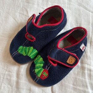 See Kai Run x The Very Hungry Caterpillar Cruz II Slippers - Size 9